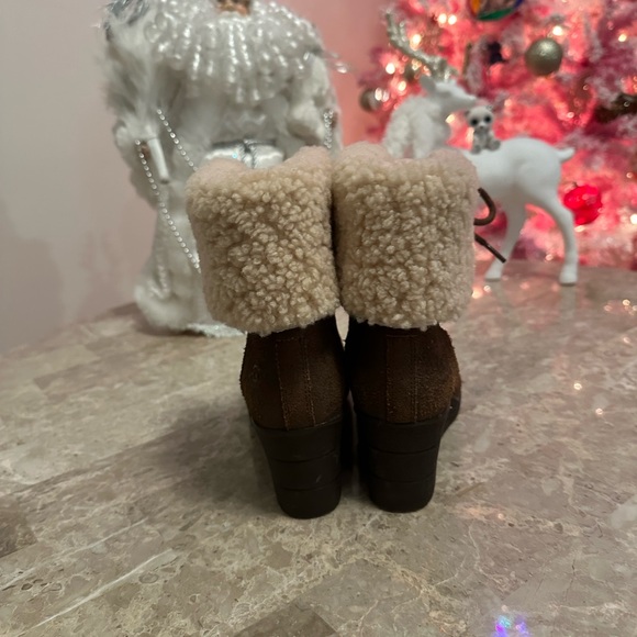 Ugg Australia Zea  leather shearling wedge lace up boots size 7, - Picture 3 of 10